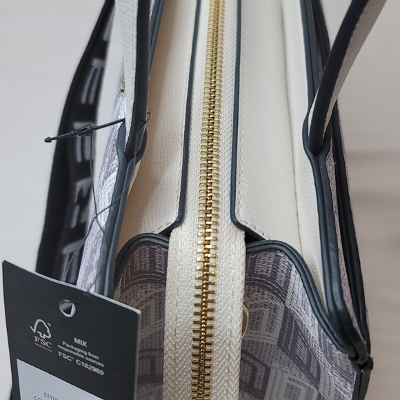 KARL LAGERFELD PARIS - Picture 7 of 11